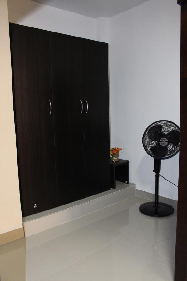 Apartamentos Excelente Ubicacion Medellin Bagian luar foto