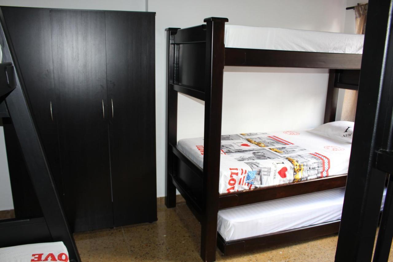 Apartamentos Excelente Ubicacion Medellin Bagian luar foto