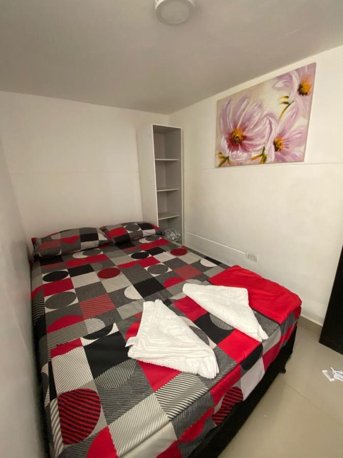 Apartamentos Excelente Ubicacion Medellin Bagian luar foto