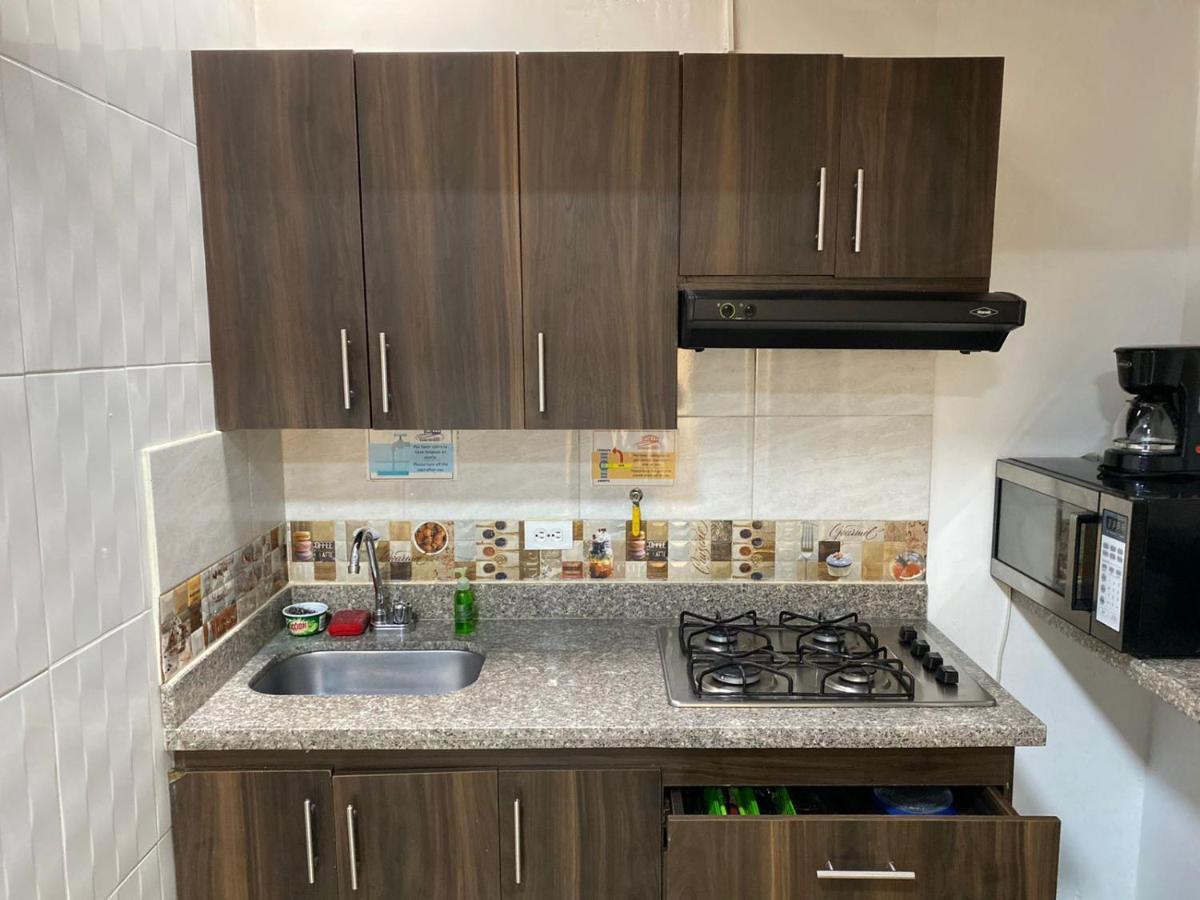 Apartamentos Excelente Ubicacion Medellin Bagian luar foto