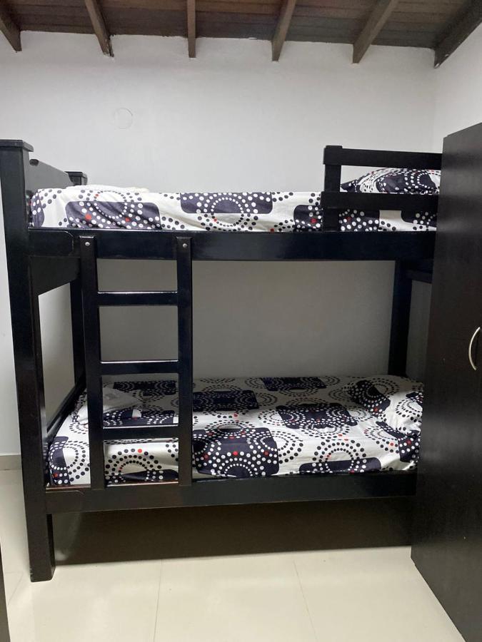 Apartamentos Excelente Ubicacion Medellin Bagian luar foto