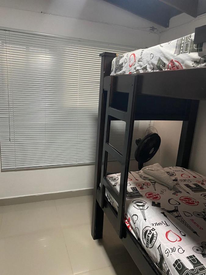 Apartamentos Excelente Ubicacion Medellin Bagian luar foto