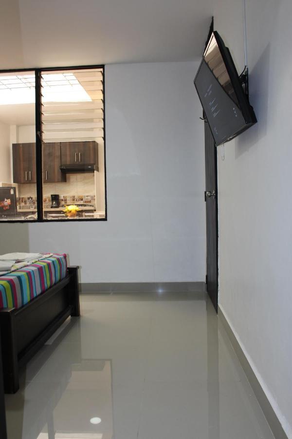 Apartamentos Excelente Ubicacion Medellin Bagian luar foto