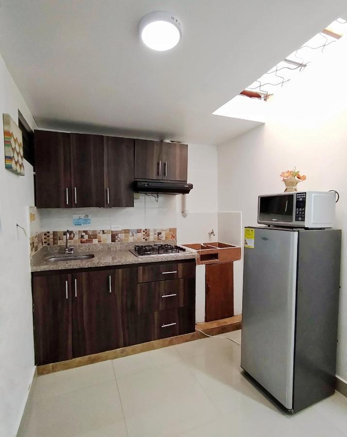 Apartamentos Excelente Ubicacion Medellin Bagian luar foto