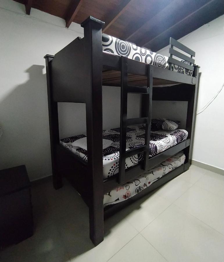 Apartamentos Excelente Ubicacion Medellin Bagian luar foto