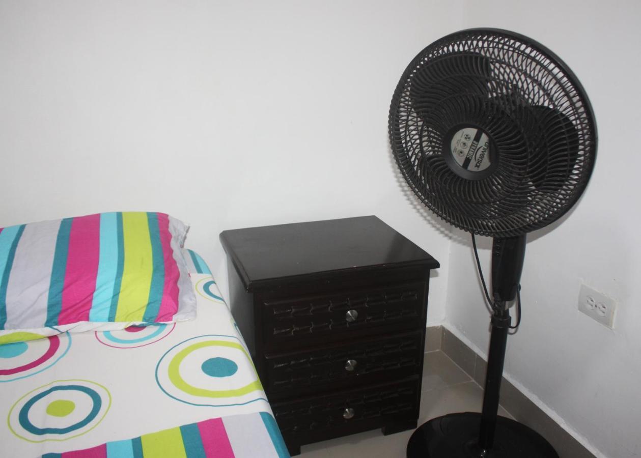 Apartamentos Excelente Ubicacion Medellin Bagian luar foto