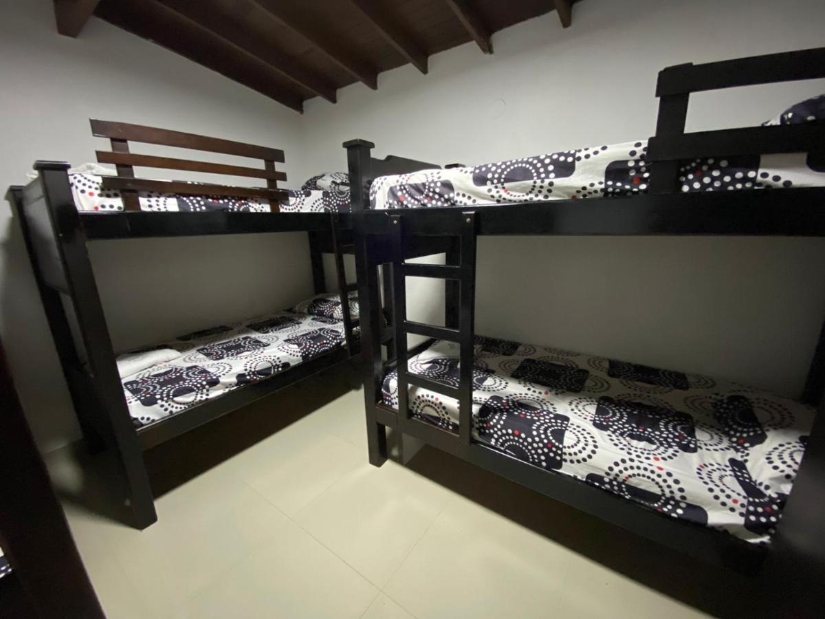 Apartamentos Excelente Ubicacion Medellin Bagian luar foto