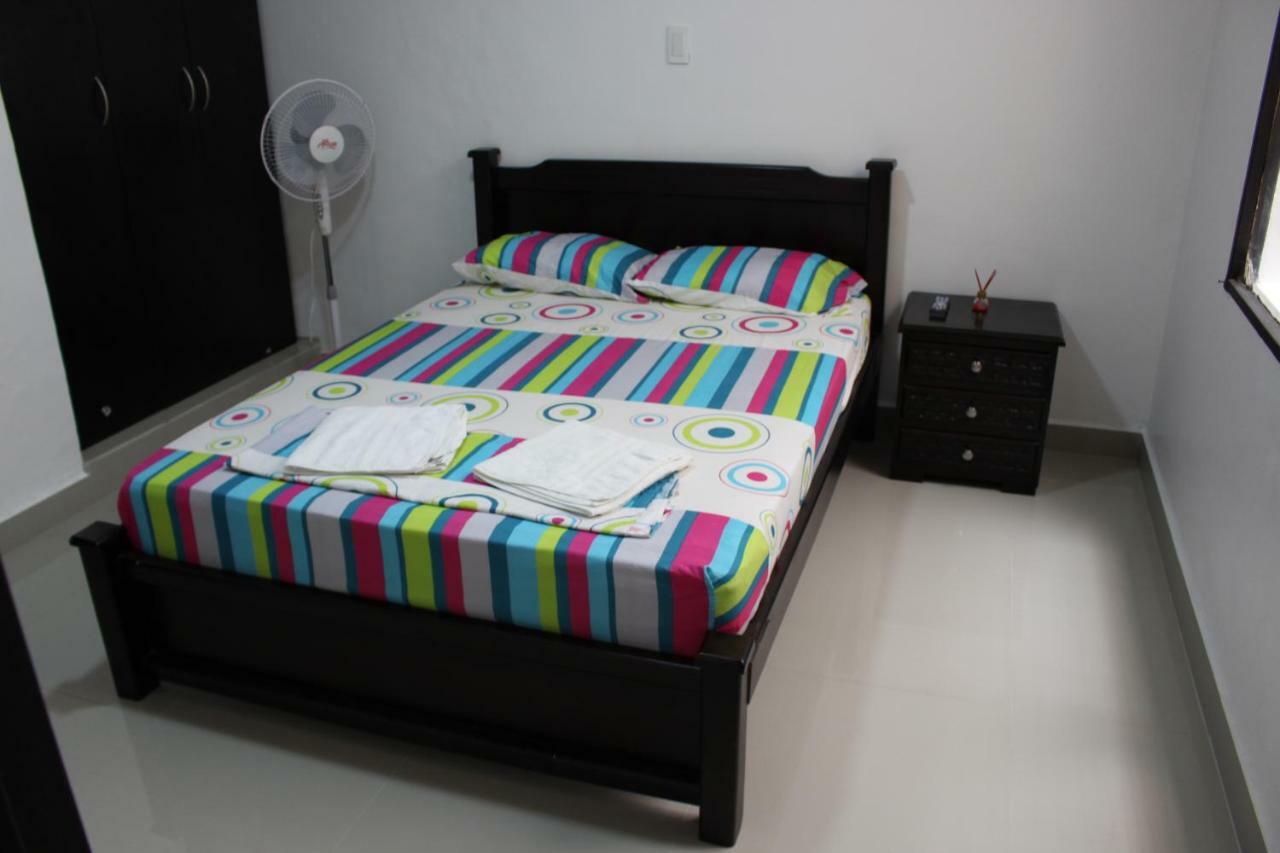 Apartamentos Excelente Ubicacion Medellin Bagian luar foto