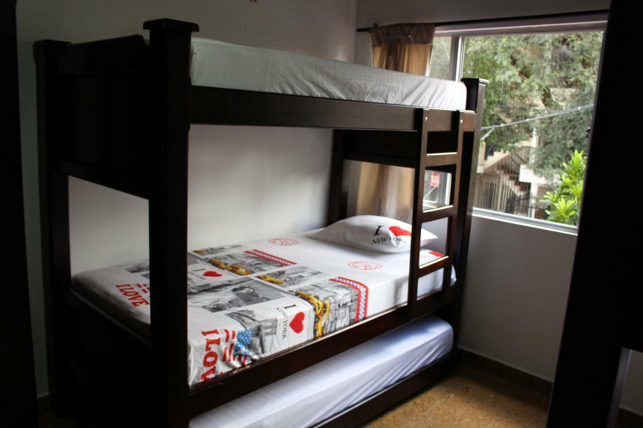 Apartamentos Excelente Ubicacion Medellin Bagian luar foto