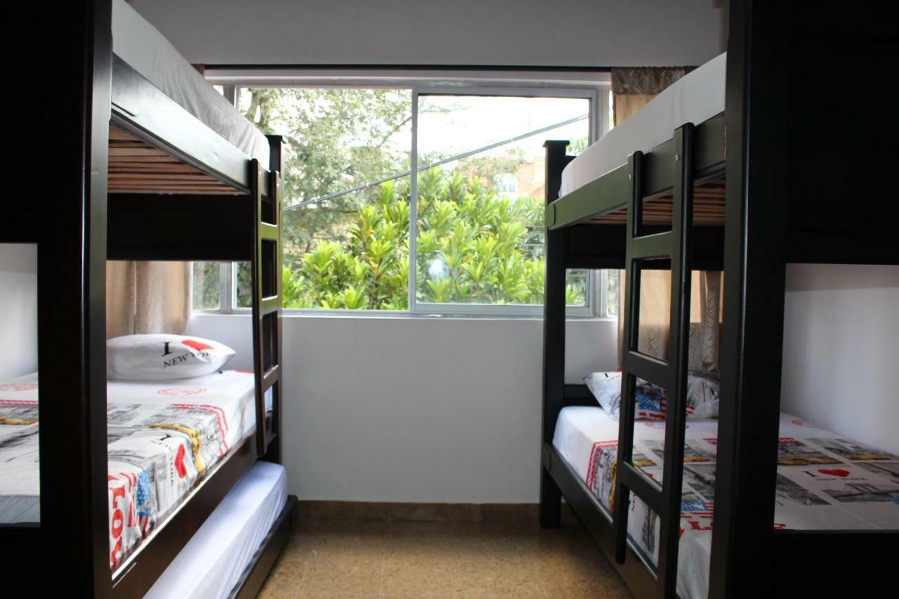 Apartamentos Excelente Ubicacion Medellin Bagian luar foto